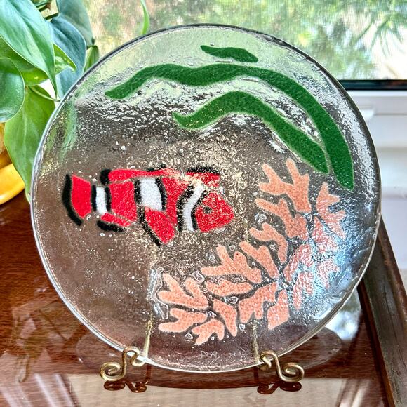 Peggy Karr Signed Fused Glass Art Plate – Clownfish Coral Reef Design – 8” - Picture 5 of 9
